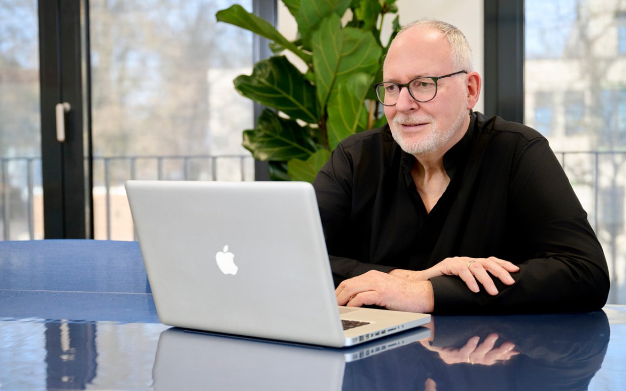 René Greiner bei der persönlichen Unterstützung an einem inCMS-Webprojekt